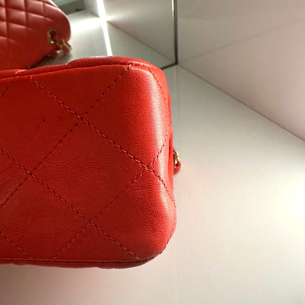 CHANEL Classic Medium Flap Bag Rouge - Picture 5 of 8